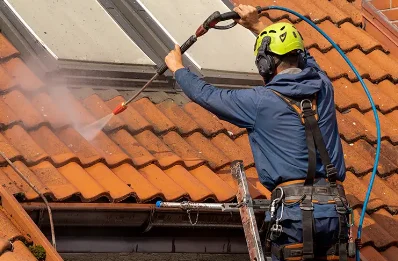 Démoussage et hydrofuge de toiture à Gourdièges